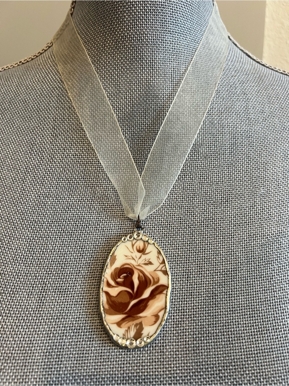Vintage-Inspired Brown Rose Pendant Necklace with Sheer Ribbon